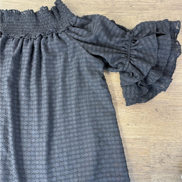 Cece Women’s Black Off the Shoulder Ruffle Blouse with Puff Sleeves, size M - Picture 10 of 11